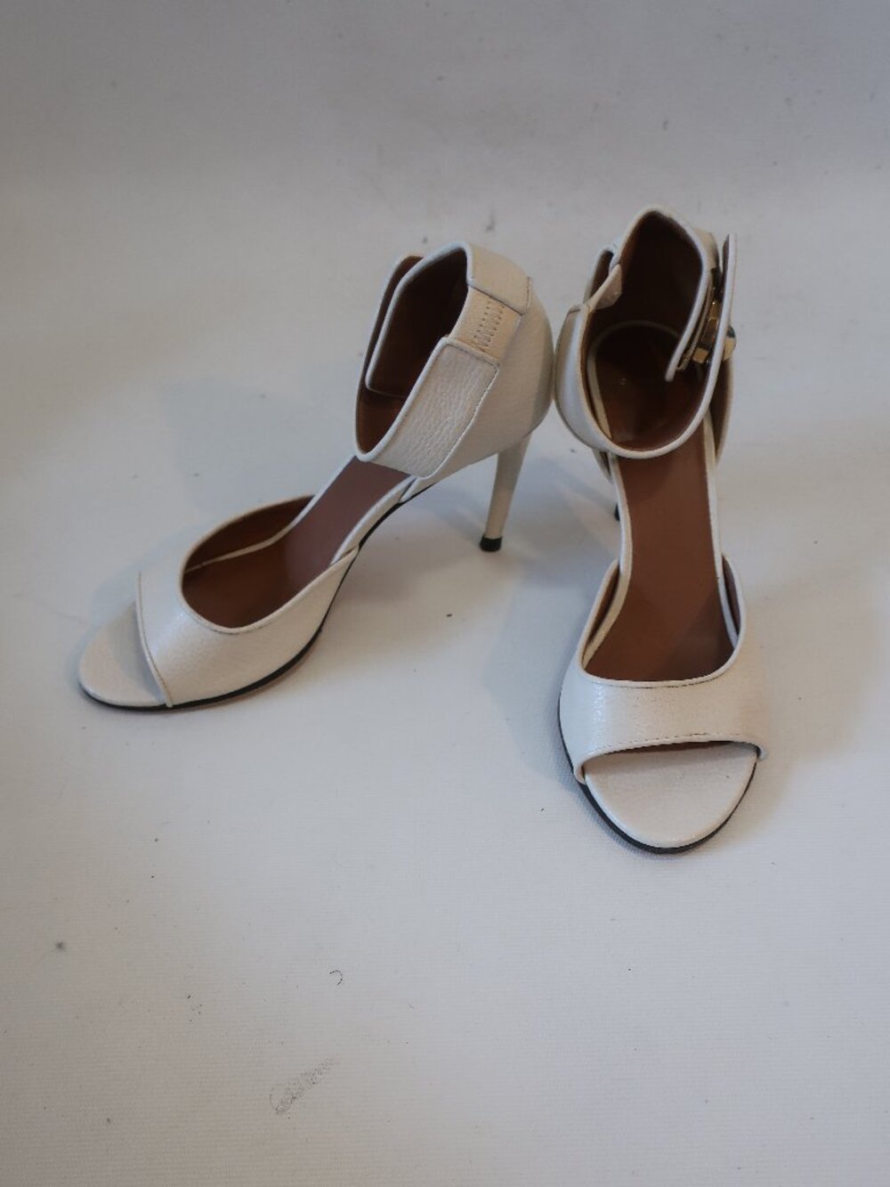 Womens Givenchy Paris White Leather Shark Lock Heeled Sandals 7.5